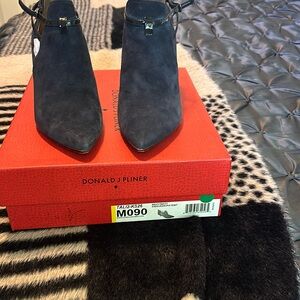 Donald Pilner Suede 👠 shoes